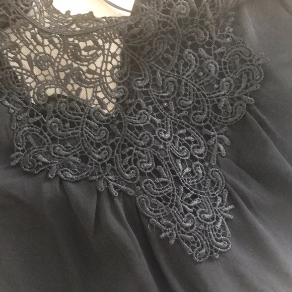 Elegant Black Lace Blouse - Picture 4 of 7